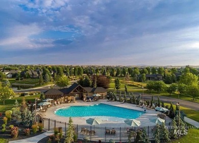 Exceptional home in the highly desirable Legacy community! - photo 5