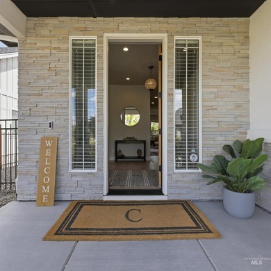 Exceptional home in the highly desirable Legacy community! - photo 6