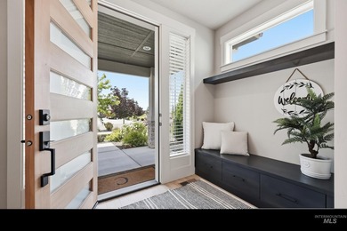 Exceptional home in the highly desirable Legacy community! - photo 7