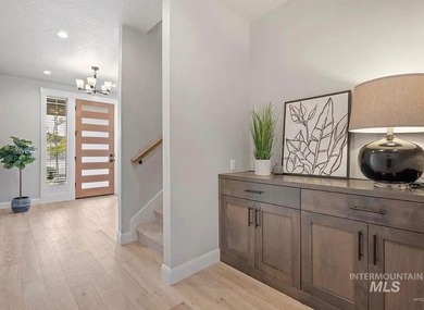 Exceptional home in the highly desirable Legacy community! - photo 8