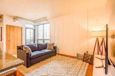 Nestled near the heart of Minneapolis, this beautiful 3rd floor - photo 7