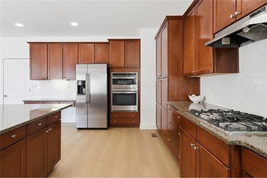 NEW FLOORING!! NEW CARPET!! Welcome to a beautifully maintained - photo 9