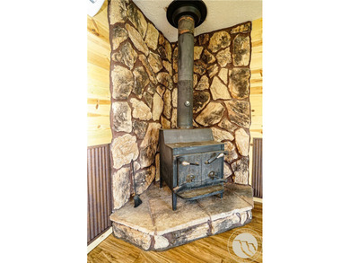 Welcome to your Montana dream property. A private pond, a good - photo 11