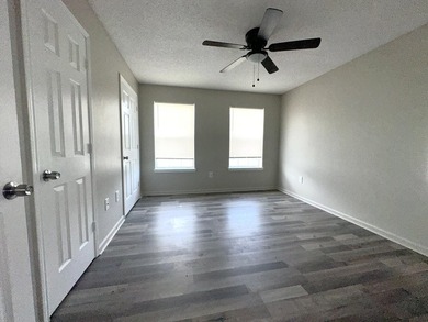 Lowest Priced 3rd Floor 2 bed / 2 bath, move in ready unit is - photo 23