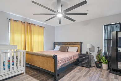 Lowest Priced 3rd Floor 2 bed / 2 bath, move in ready unit is - photo 26