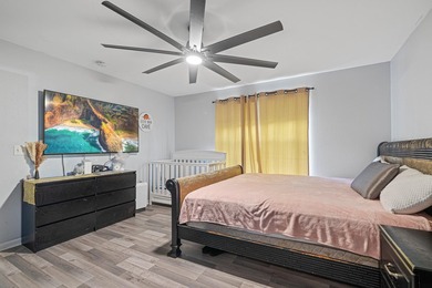 Lowest Priced 3rd Floor 2 bed / 2 bath, move in ready unit is - photo 27