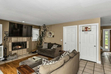 HAMPTON BAYS -- COASTAL LIVING AT ITS BEST Nestled on a private - photo 12