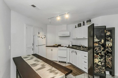 HAMPTON BAYS -- COASTAL LIVING AT ITS BEST Nestled on a private - photo 20