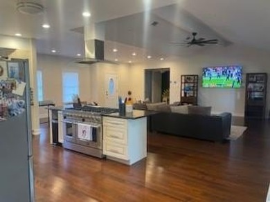 This is a beautiful home located on The Cane that boasts 325 - photo 9