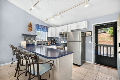 Enjoy the Lake lifestyle without the maintenance in this - photo 1