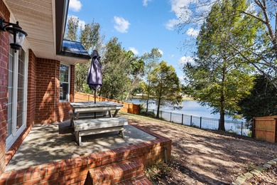 (private lake, pond, creek) Home For Sale in Crestview Florida