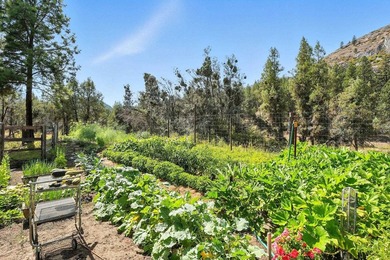 Discover your dream estate at the end of a private peninsula on - photo 15