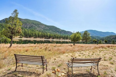 Discover your dream estate at the end of a private peninsula on - photo 17