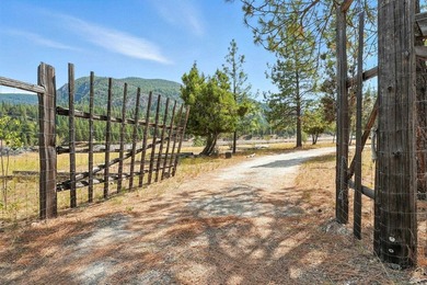 Discover your dream estate at the end of a private peninsula on - photo 27