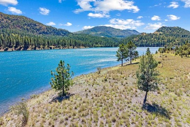 Discover your dream estate at the end of a private peninsula on - photo 34