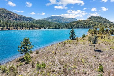 Discover your dream estate at the end of a private peninsula on - photo 36