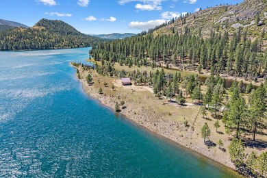 Discover your dream estate at the end of a private peninsula on - photo 40