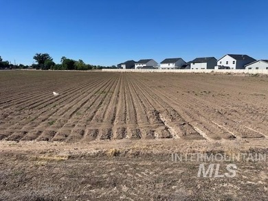 Highly desireable 5.28 acre parcel zoned for multifamily - photo 1