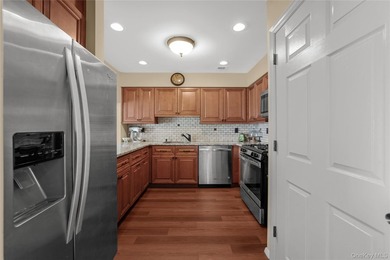 Move right into this beautifully updated 2-bedroom, 2-bath upper - photo 9