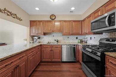 Move right into this beautifully updated 2-bedroom, 2-bath upper - photo 10
