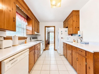 Welcome to 425 Goodwin Ave! A solid brick ranch that's the - photo 28