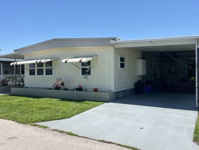 Beautiful 2 Bed/2 Bath Updated home in Windmill Villagee & enjoy - photo 3