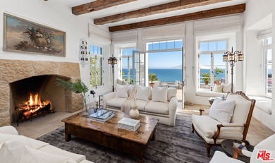 A once in a generation oceanfront estate located in Paradise - photo 11
