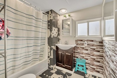 Welcome home to this beautifully maintained, move-in ready - photo 14