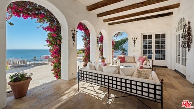 A once in a generation oceanfront estate located in Paradise - photo 18