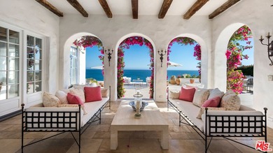 A once in a generation oceanfront estate located in Paradise - photo 19