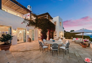 A once in a generation oceanfront estate located in Paradise - photo 23