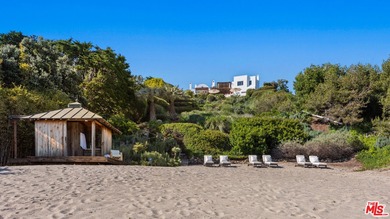 A once in a generation oceanfront estate located in Paradise - photo 24