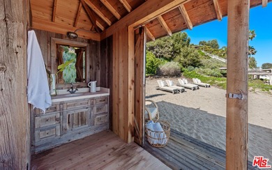 A once in a generation oceanfront estate located in Paradise - photo 25