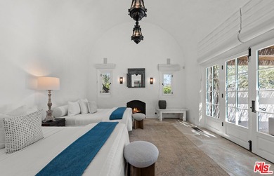 A once in a generation oceanfront estate located in Paradise - photo 31