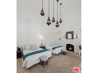 A once in a generation oceanfront estate located in Paradise - photo 32
