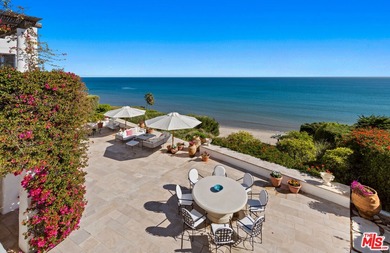 A once in a generation oceanfront estate located in Paradise - photo 35