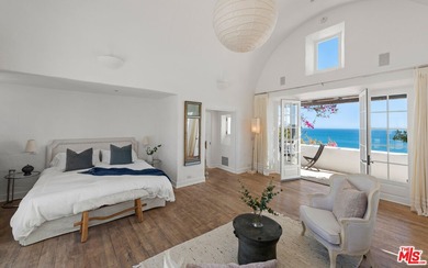 A once in a generation oceanfront estate located in Paradise - photo 37