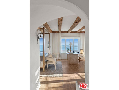 A once in a generation oceanfront estate located in Paradise - photo 39