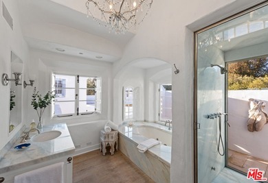 A once in a generation oceanfront estate located in Paradise - photo 40