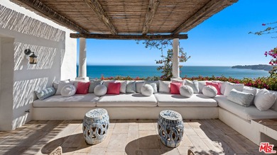 A once in a generation oceanfront estate located in Paradise - photo 41
