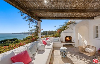 A once in a generation oceanfront estate located in Paradise - photo 42
