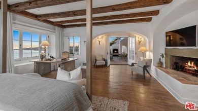 A once in a generation oceanfront estate located in Paradise - photo 44
