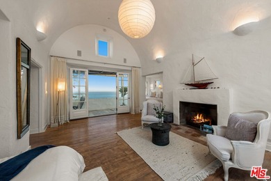 A once in a generation oceanfront estate located in Paradise - photo 47
