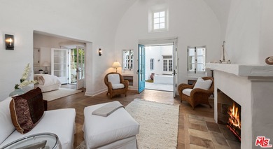 A once in a generation oceanfront estate located in Paradise - photo 48