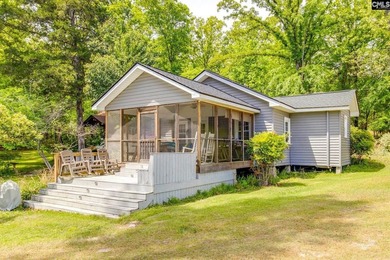 Enjoy the perfect lake escape with this charming waterfront - photo 2