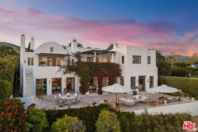 A once in a generation oceanfront estate located in Paradise - photo 58