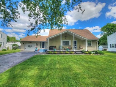 Welcome home to this 4 bdrm well-maintained home offering - photo 2