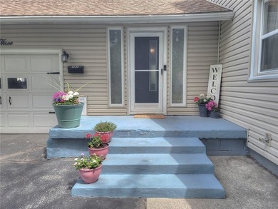 Welcome home to this 4 bdrm well-maintained home offering - photo 6