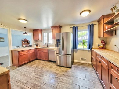Welcome home to this 4 bdrm well-maintained home offering - photo 8