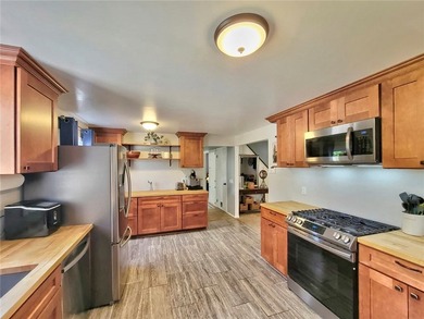 Welcome home to this 4 bdrm well-maintained home offering - photo 9